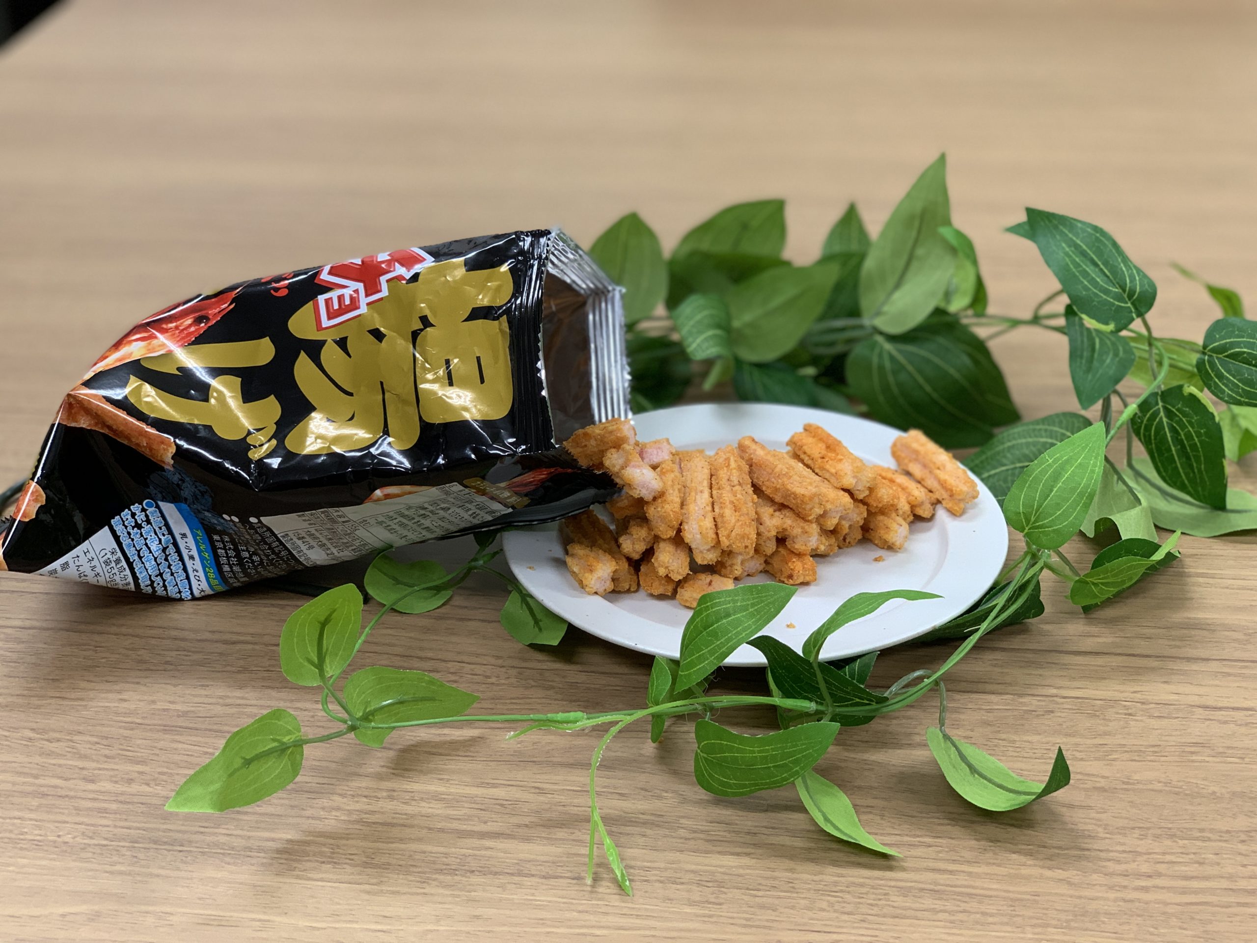 お菓子が食べたくて仕方ない そんなあなたに 今日の変わり種お菓子はこれだ カラムーチョ揚げ餅 旨辛えび編 ケンピーぷくぷくブログ